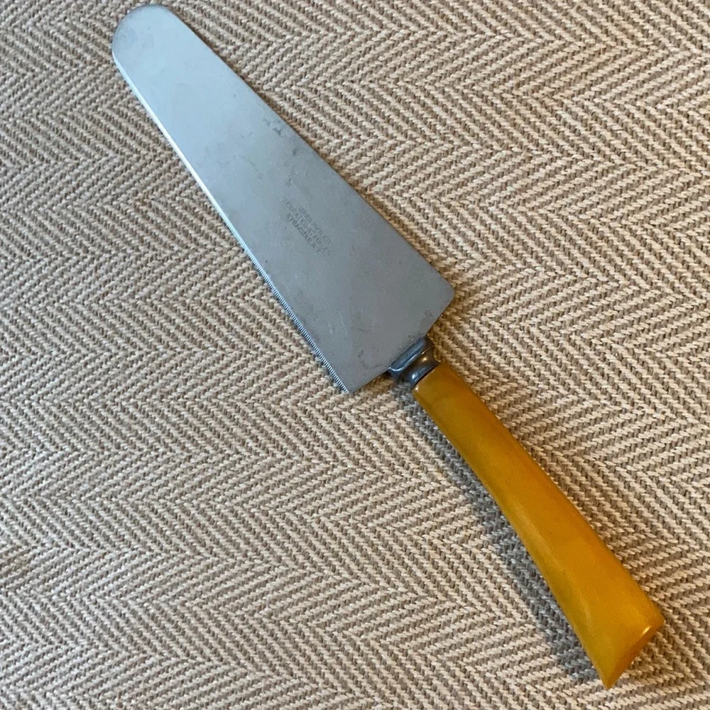 Burns MFG Co Bakelite cake pire server knife